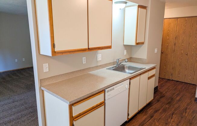 2 beds, 2 baths, 950 sqft, $1,350, Unit 34