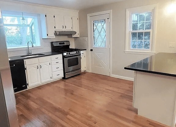 264 Sylvia St