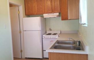 1 bed, 1 bath, 450 sqft, $800, Unit A