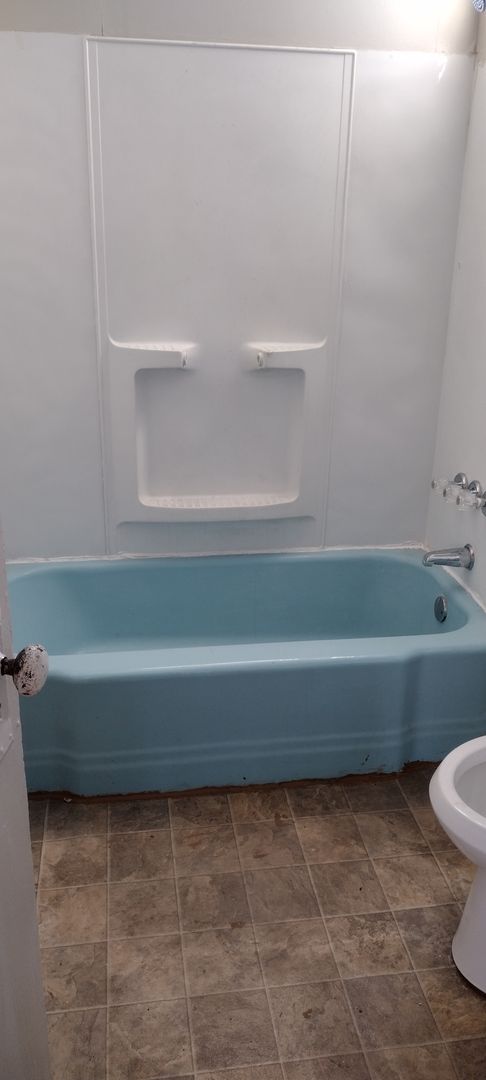 3 beds, 1 bath, $1,400, Unit 3