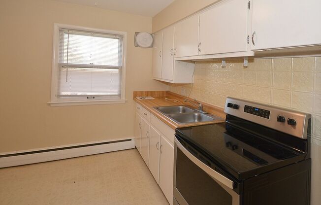 2 beds, 1 bath, $899