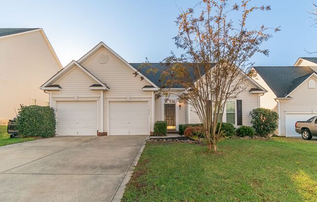 Lovely 2 car garage home in Charlotte