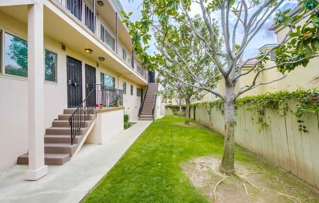 Upgraded 2 Bed/1 Bath Golden Hill