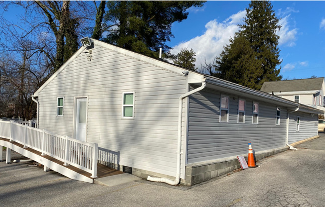 438 R MAIN ST