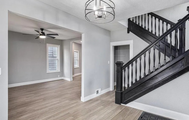 Modern Charm Meets Historic Character – Renovated 5-Bedroom Near Midtown KC