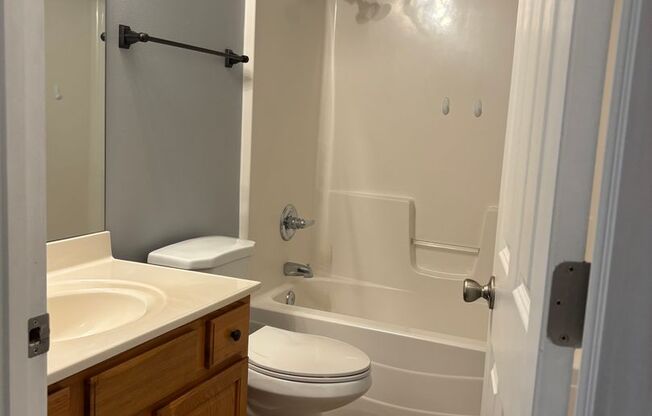 Spacious 3 Bed, 2 Bath Home in Papillion, Ne