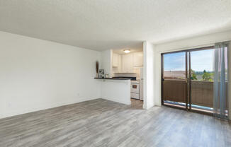 2185 Chatsworth Blvd, San Diego, CA 92107-Loma Highlands Apartment Homes Living Room