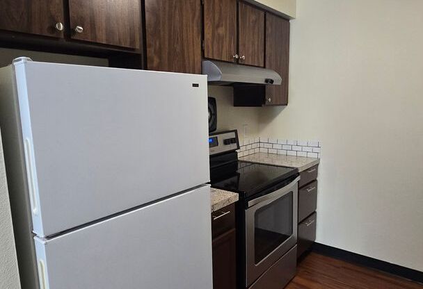 1 bed, 1 bath, 750 sqft, $1,075, Unit 1877F