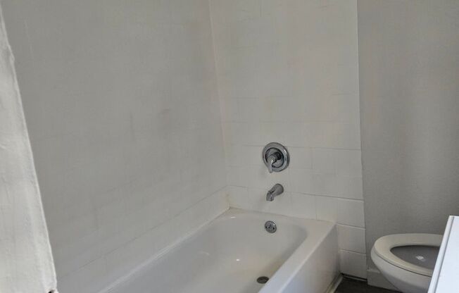 Studio, 1 bath, $1,300, Unit 07