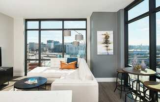 Large Windows - Lots of Sunlight