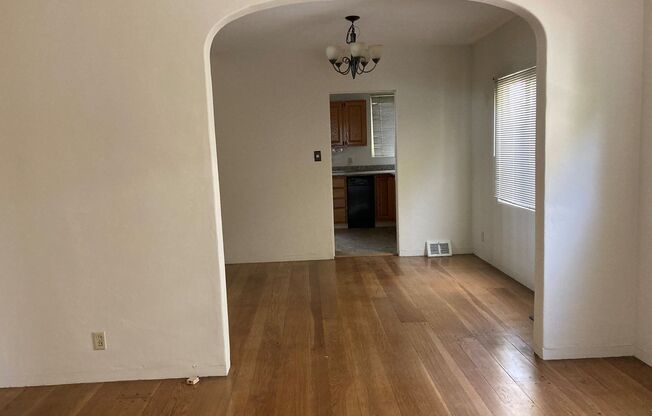 4 beds, 1 bath, $4,350