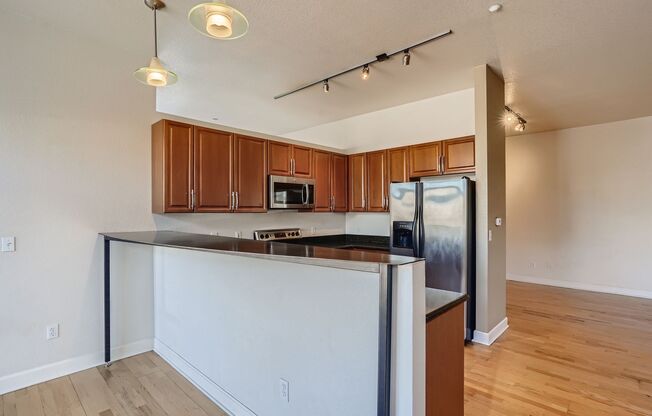 Evolve Real Estate: Beautiful Loft 1 Bed/2 Baths, 1200 SQFT in the Heart of Greenwood Village!