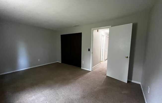 2 beds, 1.5 baths, $1,295