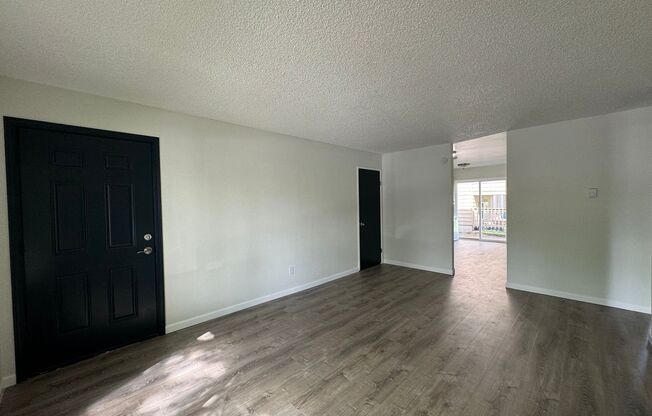 2 beds, 1 bath, 840 sqft, $1,300, Unit 689