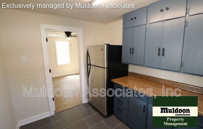 2125 1/2 E 8 ST