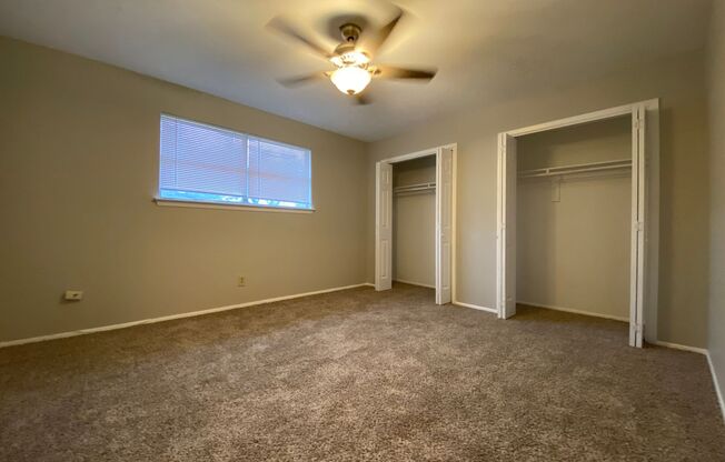 2 beds, 1 bath, $1,095, Unit Unit B