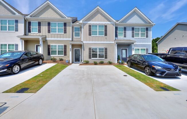 Beautiful 3-Bedroom Townhome with Modern Finishes and Open Floor Plan