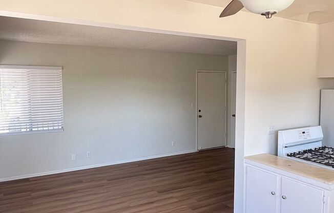 7832 W MANCHESTER AVE