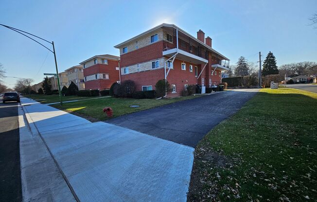6788 N Sauganash