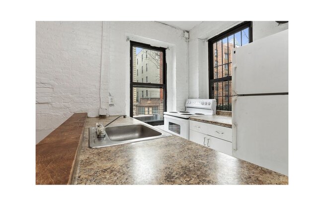 460 W 46 ST