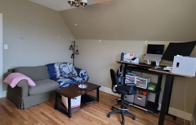Nice 2 Bdrm 1 Bath w/ Exceptional view of downtown