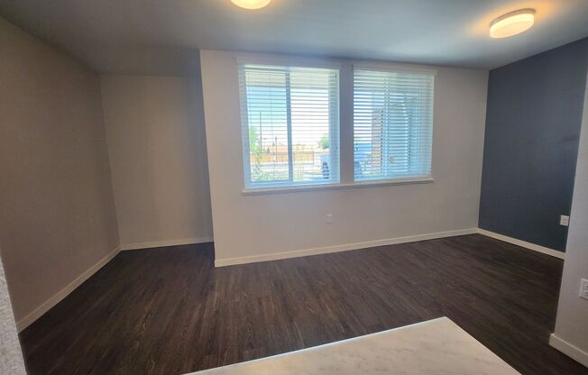 Studio, 1 bath, 352 sqft, $1,099, Unit 40