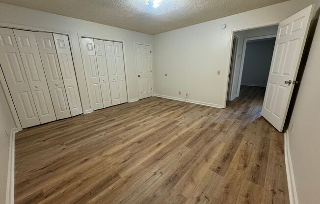 2 beds, 1 bath, $950, Unit 18