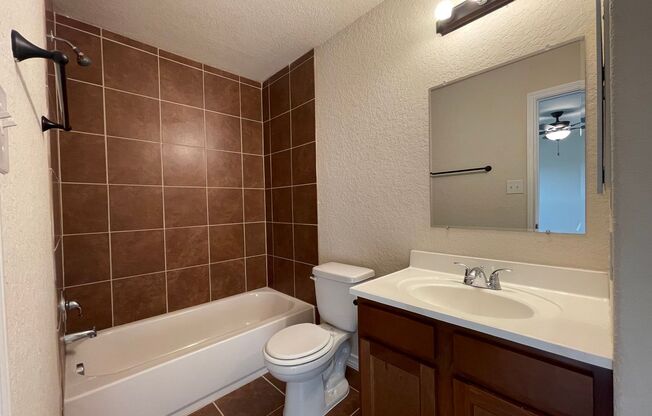 3 beds, 2.5 baths, $1,500, Unit 4*