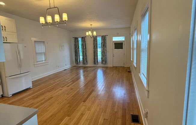 3-BED 2-BATH IN SHELBY PARK W/ 3-CAR GARAGE
