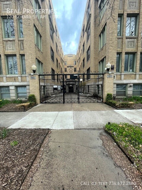 120 Seward St