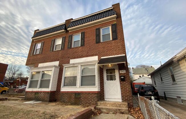 Huge 3-level 4 Bedroom - 2,500 sq/ft!
