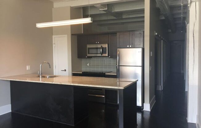 2 beds, 1 bath, 801 sqft, $1,575, Unit 2C