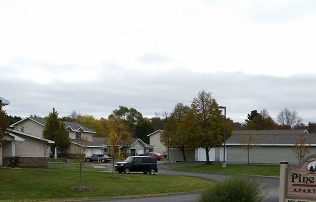 3 beds, 1 bath, 1,036 sqft, $1,095, Unit 2936