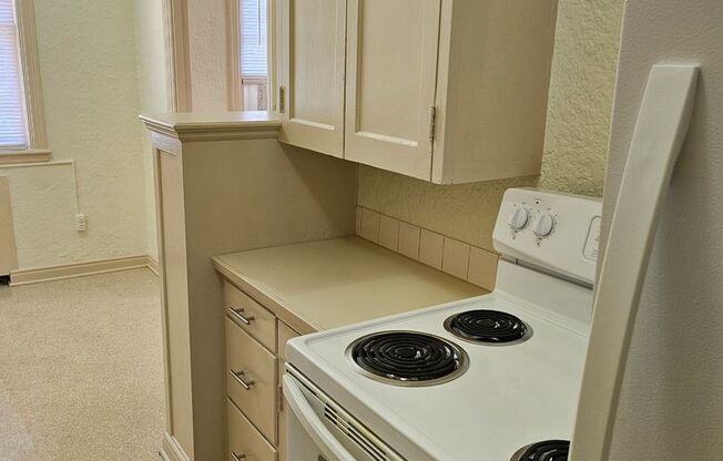 1 bed, 1 bath, $700, Unit 410