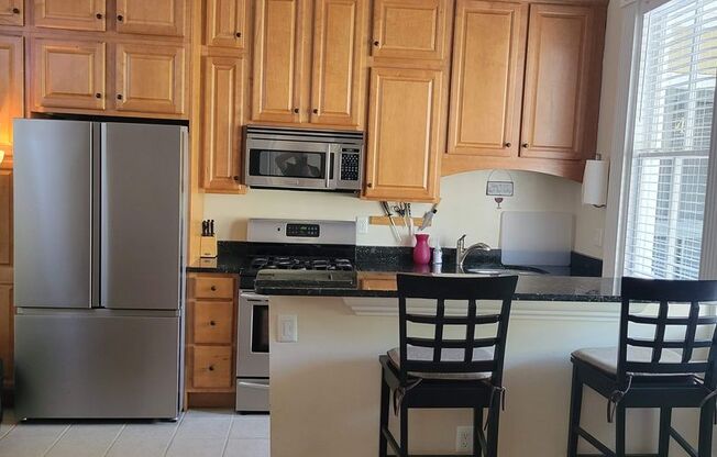 1 bed, 1 bath, $2,000, Unit 10