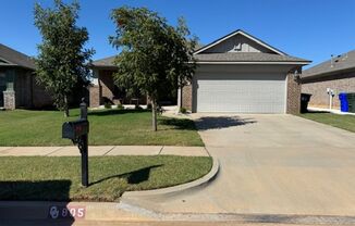 3 bed 2 bath located in Norman, with neighborhood amenities!