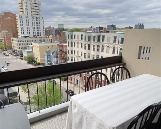 2 beds, 2 baths, 1,000 sqft, $3,900, Unit 801