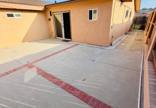 300th Block E Emerson Street