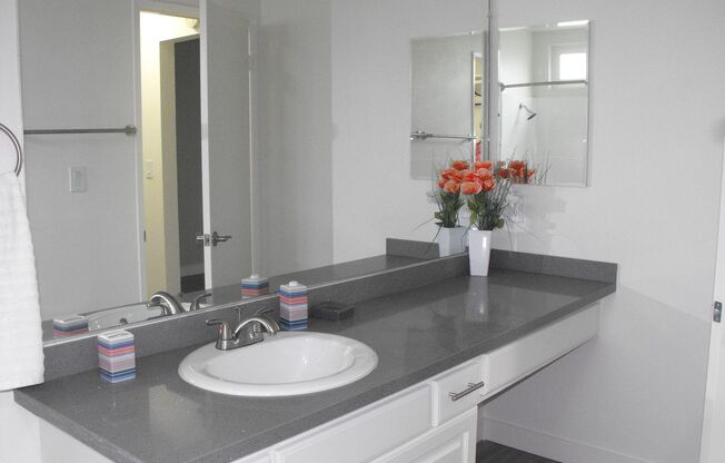 1 bed, 1 bath, 750 sqft, $2,117, Unit Unit 14H