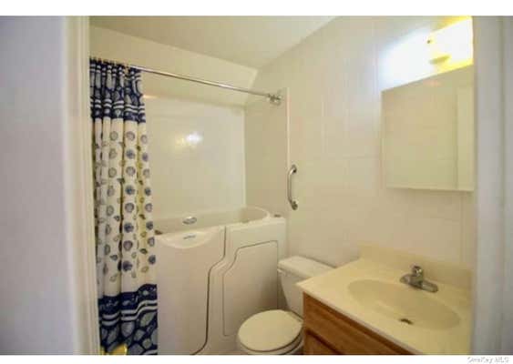 2 beds, 2 baths, 800 sqft, $2,250