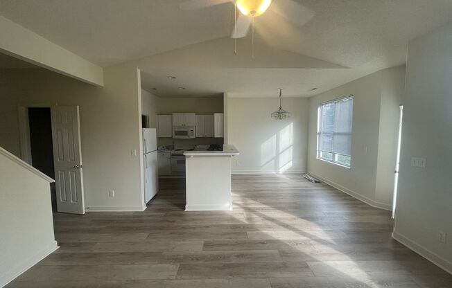 2 beds, 2.5 baths, $1,450, Unit Unit 135