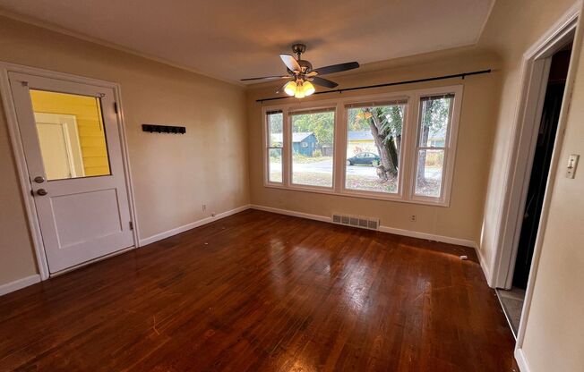 4 beds, 1 bath, $2,595