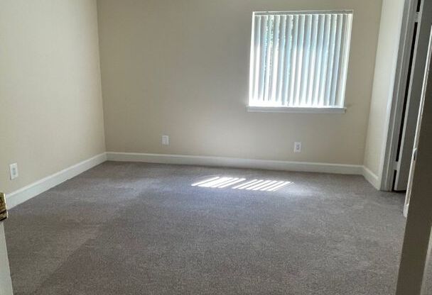 3 beds, 2 baths, 1,152 sqft, $2,300, Unit 14201 304