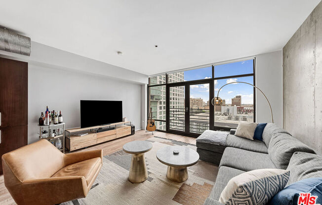 1 bed, 1 bath, 950 sqft, $3,150, Unit 1111