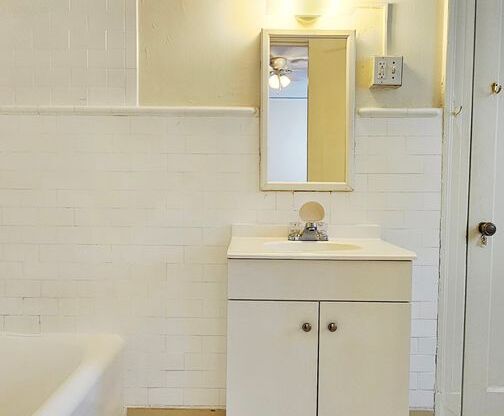 2 beds, 1 bath, 1,050 sqft, $1,850, Unit 806