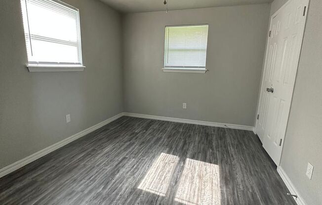 3 beds, 1 bath, $1,295