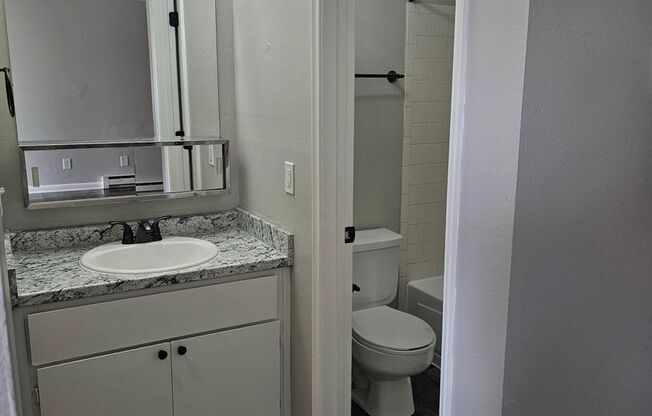Studio, 1 bath, 440 sqft, $855, Unit 129