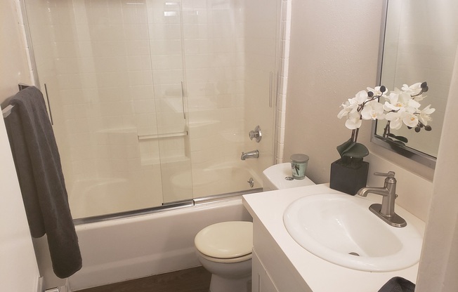 Bathroom with tub at the Ebony a 2BR/2BA