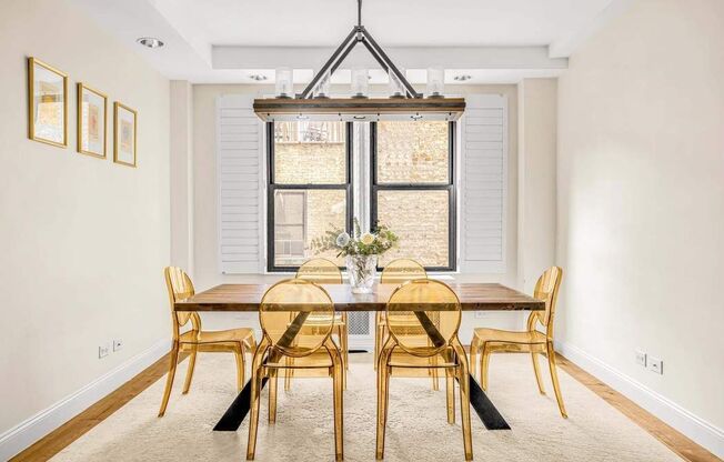 320 W 89 ST