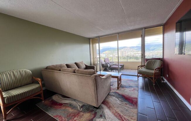 2BD/2BA/2PKG. Furnished, Waikiki, Views, Breeze